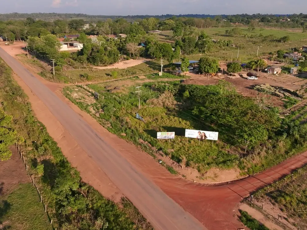 Vista aérea da rodovia e do acesso à unidade da Eucateca em Rolim de Moura
